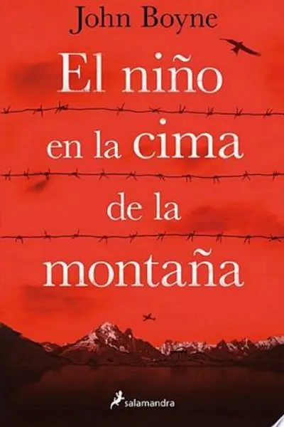 El niño en la cima de la montaña